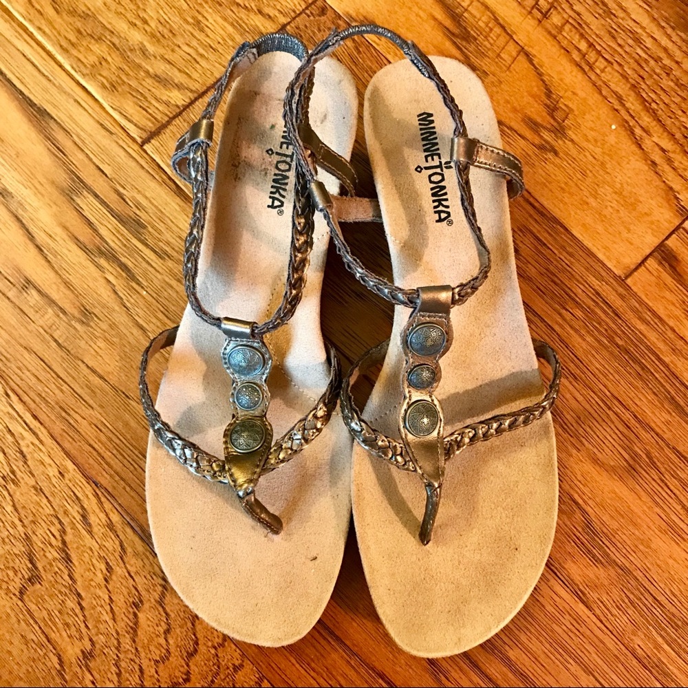 NWOT Minnetonka Moccasins Metallic Wedges